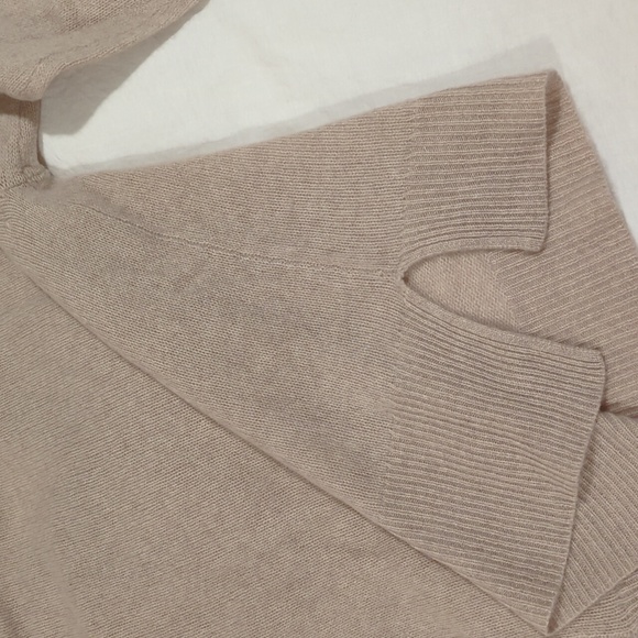 Cashmere V Neck Sweater - Picture 4 of 5